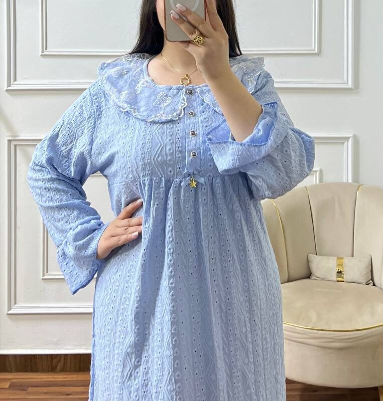 Robe de Pyjama en Coton Brodé Sofina – Chemise de Nuit Longue à Col Dentelle