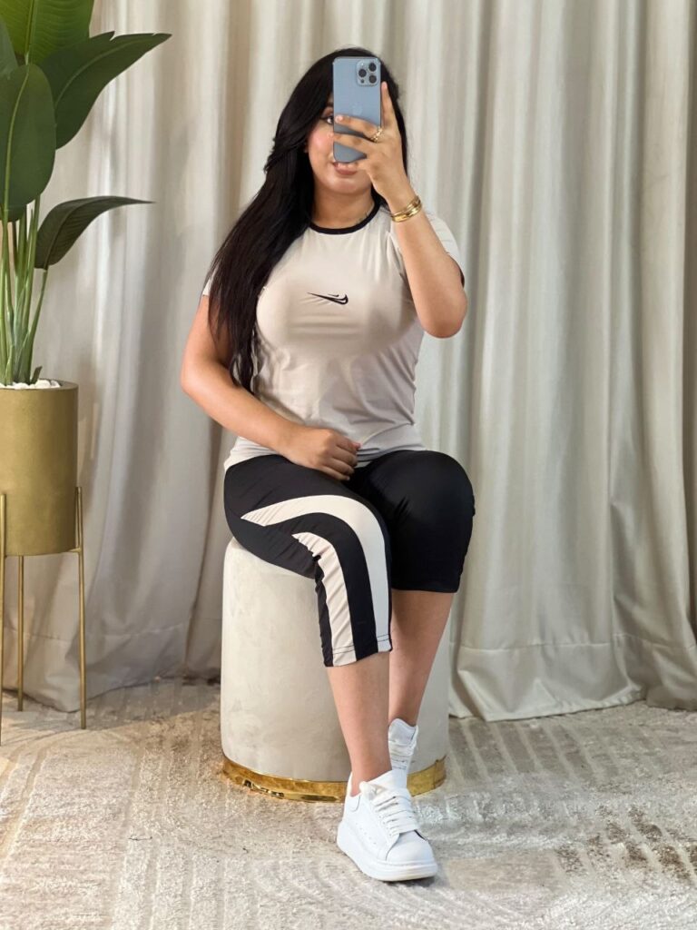 Ensemble Sportswear Femme 2 Pièces – T-shirt et Pantacourt Confort Extensible